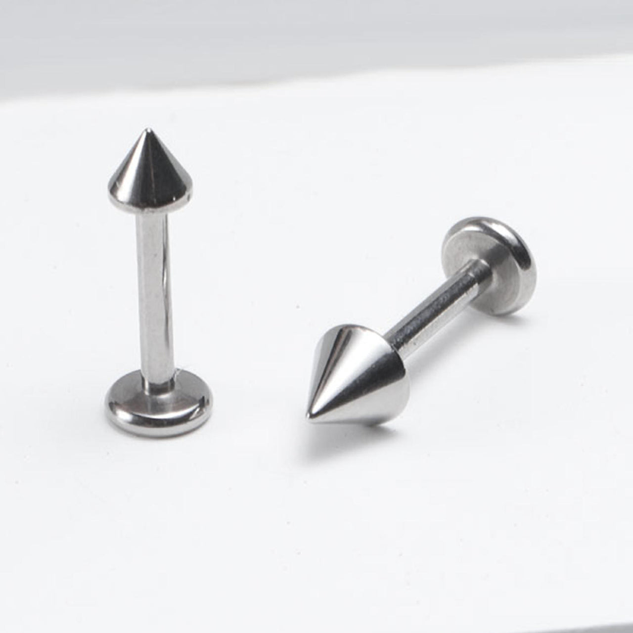 Flat Back Stud Cone / Spike Labret